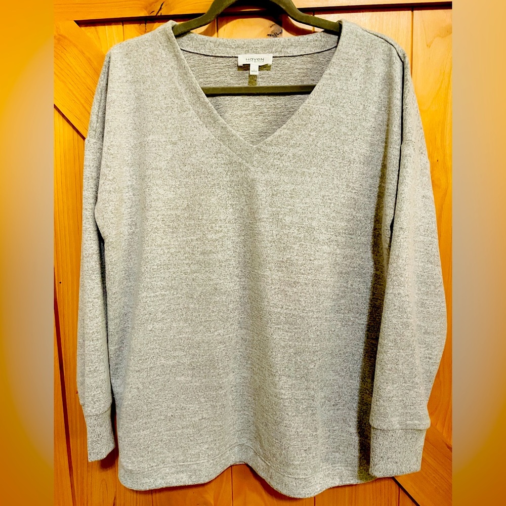 V neck sweatshirt. Size L.